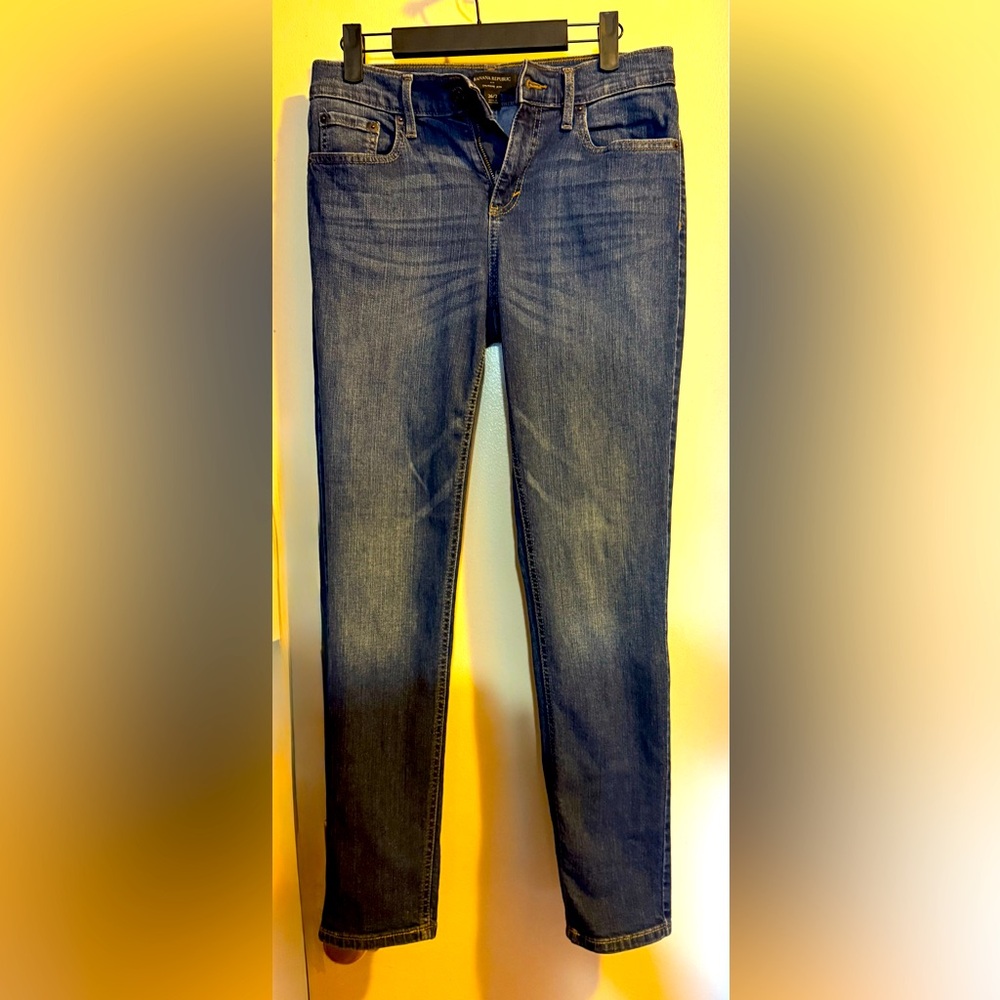 Banana Republic Girlfriend Jeans. Worn Once. Size 2